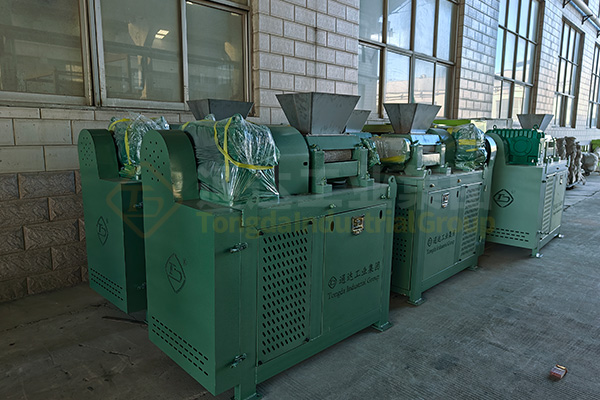 四川客戶(hù)整套復(fù)合肥設(shè)備發(fā)貨現(xiàn)場(chǎng)