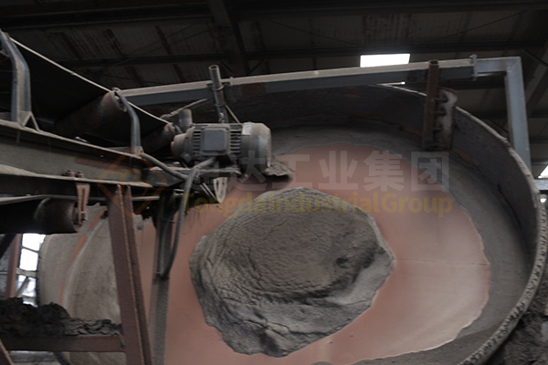 新疆年產(chǎn)十萬噸有機(jī)無機(jī)復(fù)混肥生產(chǎn)線裝車發(fā)貨