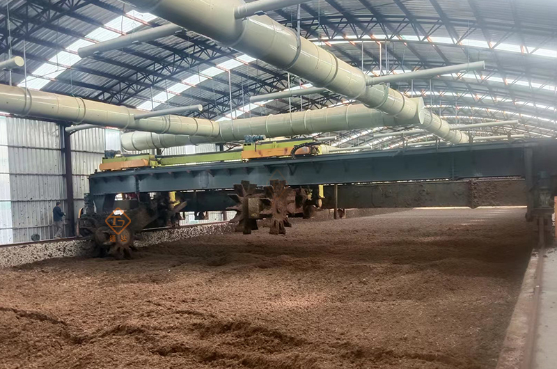 輪盤翻堆機(jī)1.jpg 輪盤翻堆機(jī)1.jpg