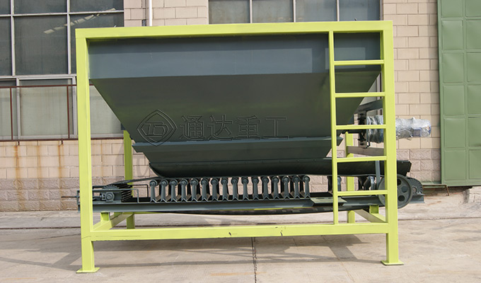 鏟車喂料機(jī)2.jpg 鏟車喂料機(jī)2.jpg