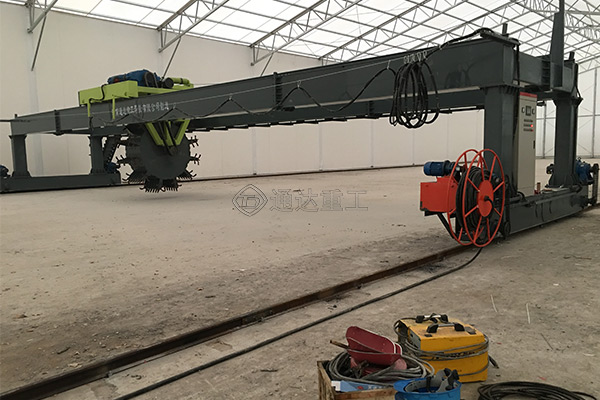 廠家直銷跨度18米槽式葉輪翻堆機(jī)