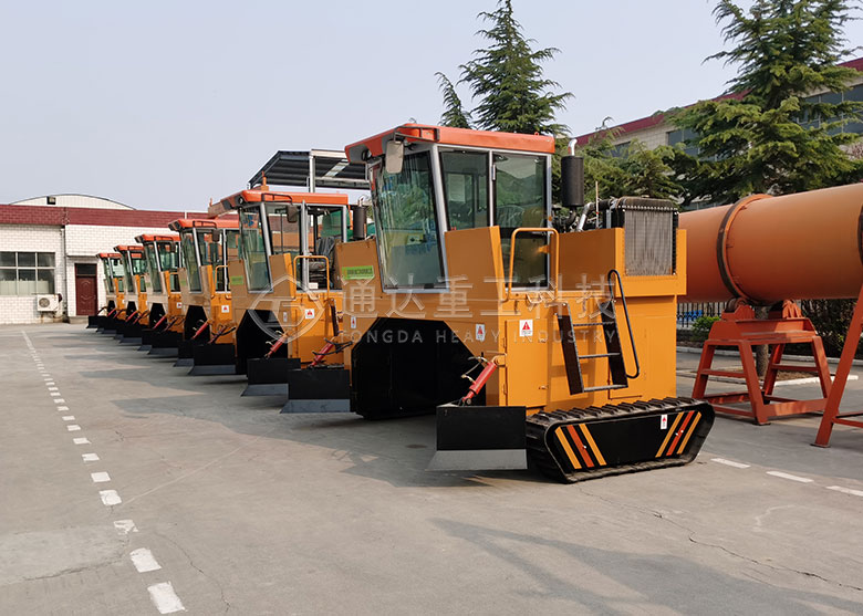 履帶式翻堆機.jpg 履帶式翻堆機.jpg