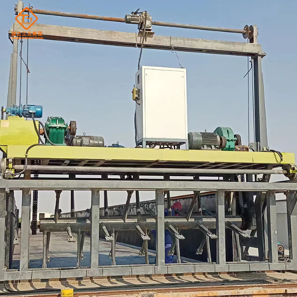 槽式翻堆機(jī)4.jpg 槽式翻堆機(jī)4.jpg