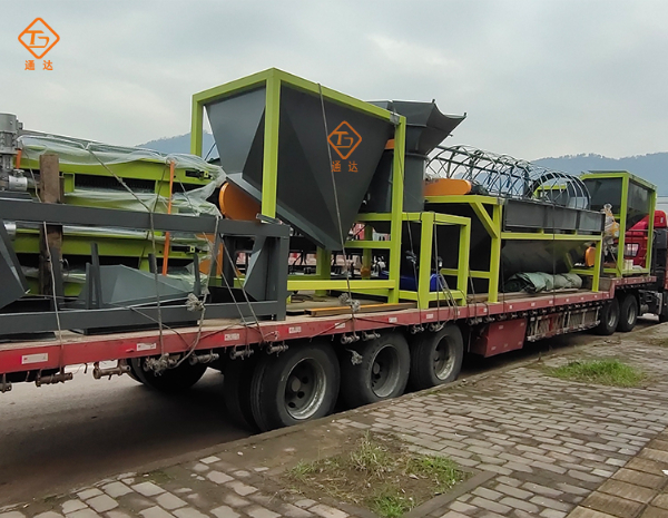 通達(dá)重工小型粉狀有機(jī)肥生產(chǎn)線已發(fā)往重慶萬(wàn)州.jpg 通達(dá)重工小型粉狀有機(jī)肥生產(chǎn)線已發(fā)往重慶萬(wàn)州.jpg